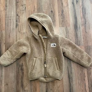 North face 3t Sherpa jacket with hoodie, very warm. Great condition